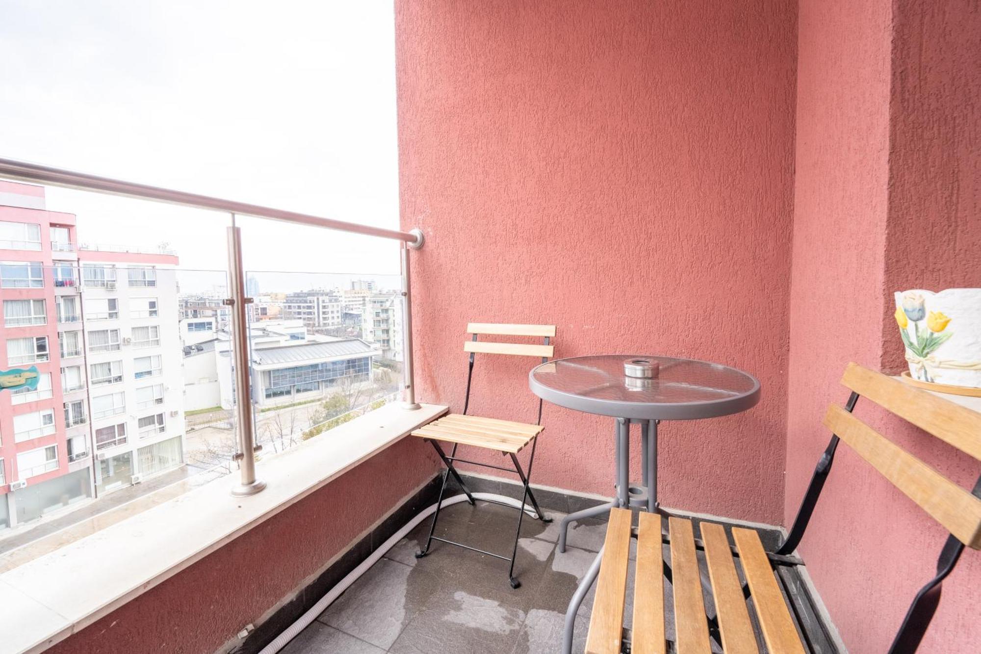 Lovely Apartment In Studentski Grad Sofia Exterior photo